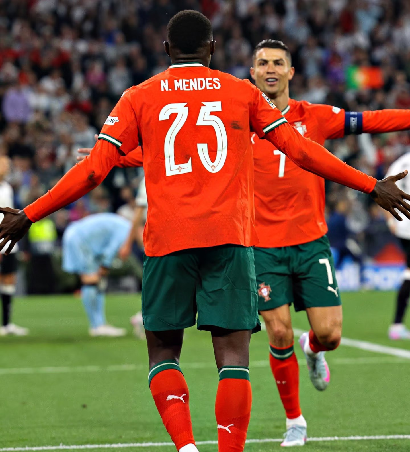 亚冠今晨走向成谜，葡萄牙体育单刀错失，质疑声仍在，资深球员宣示担当的简单介绍jiuyou游戏中心