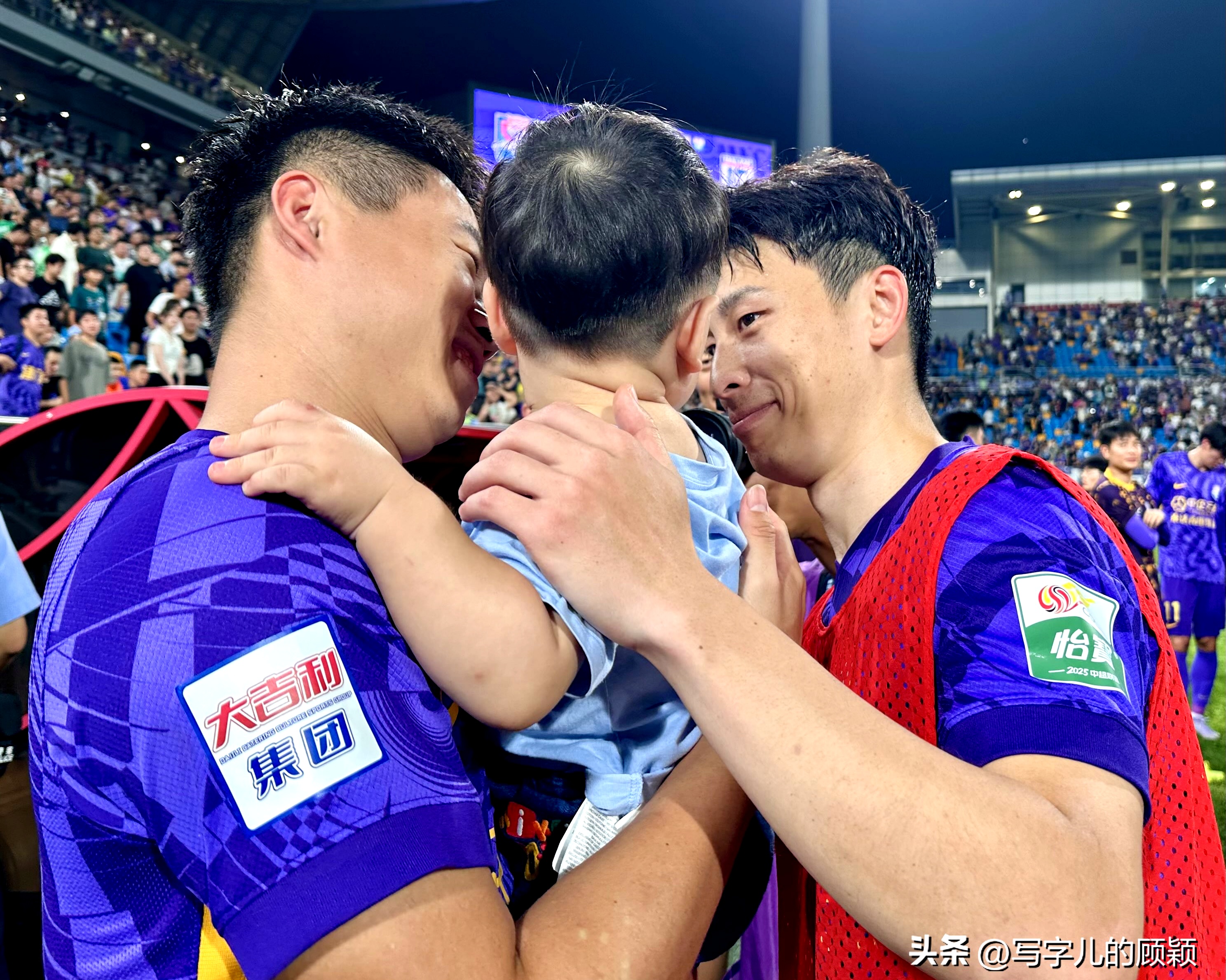 包含赛后中超传出新动向；尼斯回应争议；管理层表态——质疑声仍在；更衣室氛围转暖的词条jiuyou入口